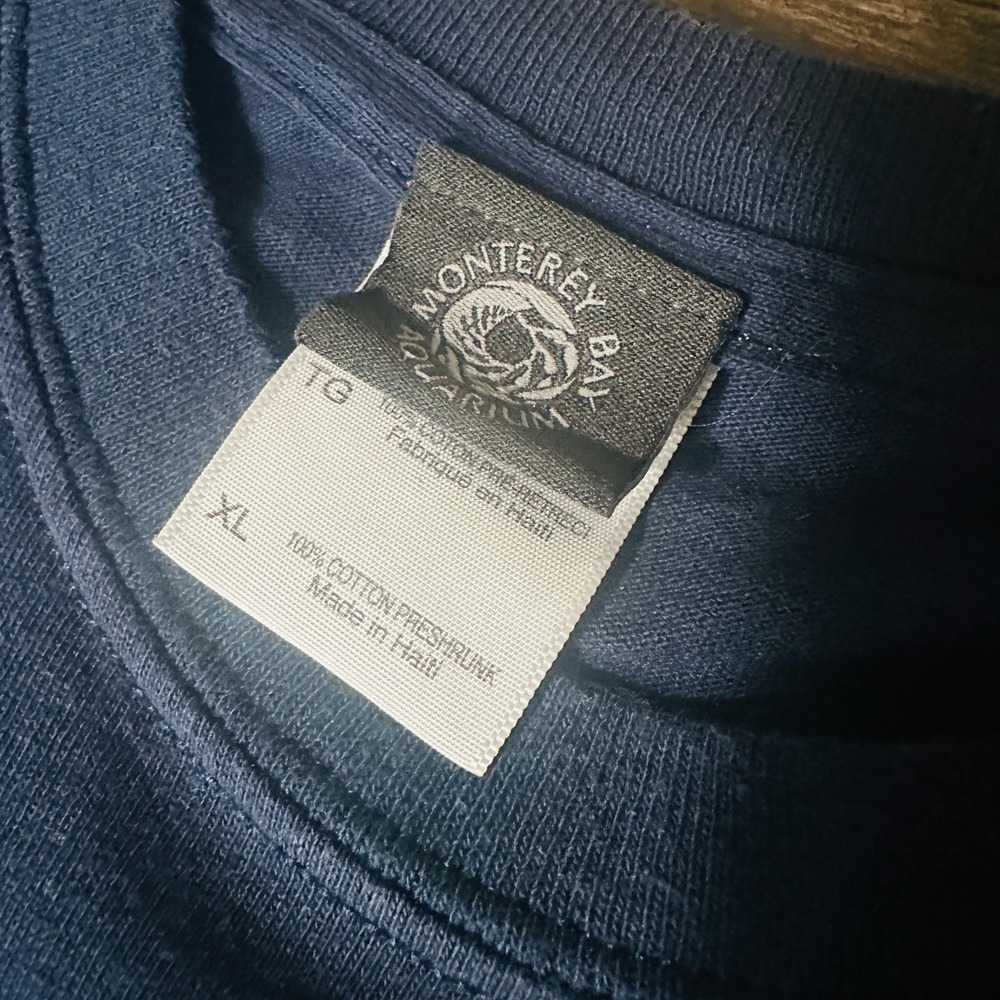 Monterey Bay Aquarium Graphic T-Shirt Size XL Blue California Sharks - Picture 5 of 9